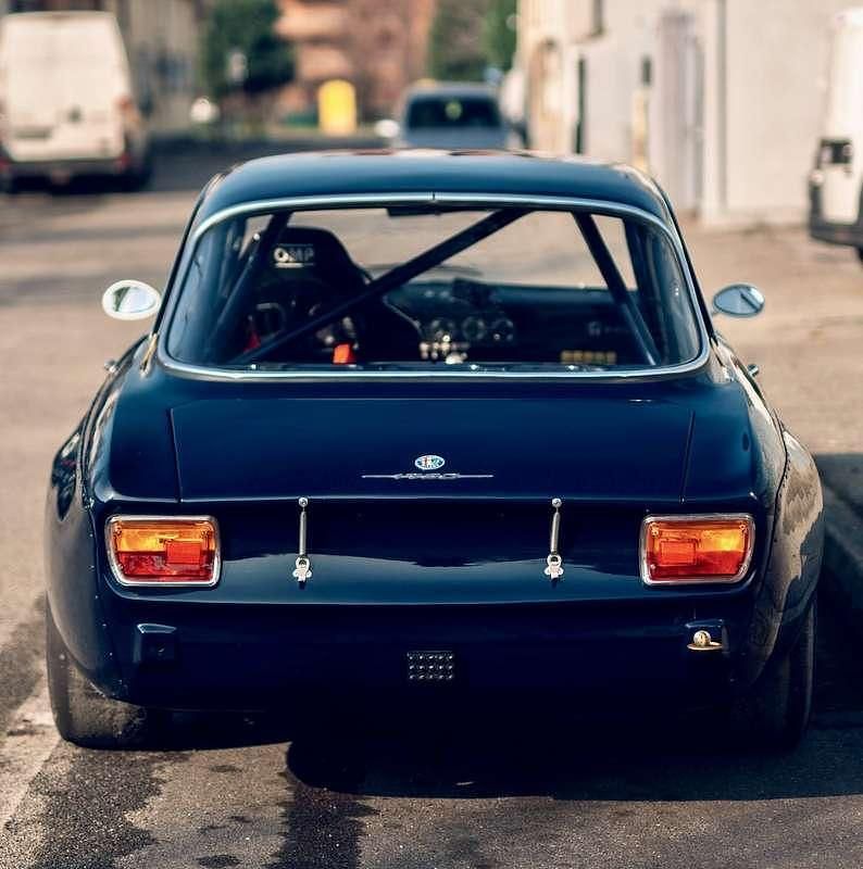 Usata Alfa Romeo 1750 238 CV (175 kW) 1969 Blu/azzurro Berlina