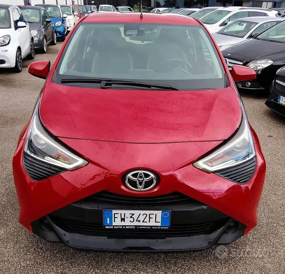 Usata Toyota Aygo 72 CV (52 kW) 2019 Rosso Utilitaria