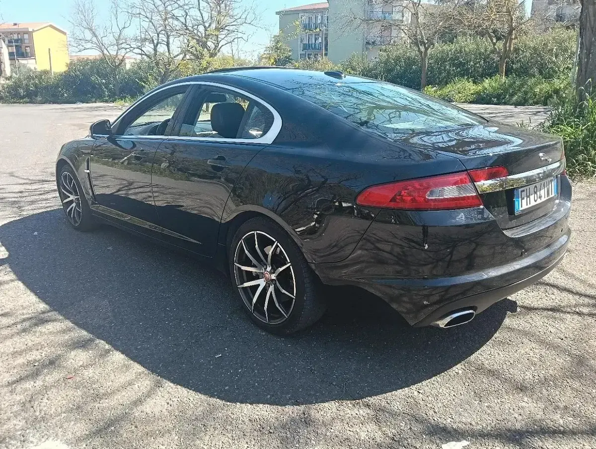 Usata Jaguar XF Premium Luxury 207 CV (152 kW) 2019 Nero Berlina
