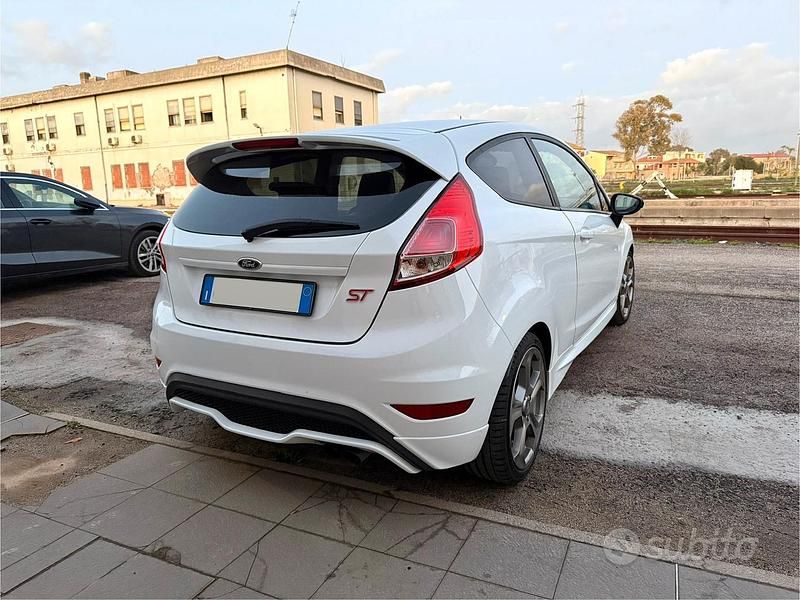 Usata Ford Fiesta ST 182 CV (133 kW) 2014 Utilitaria