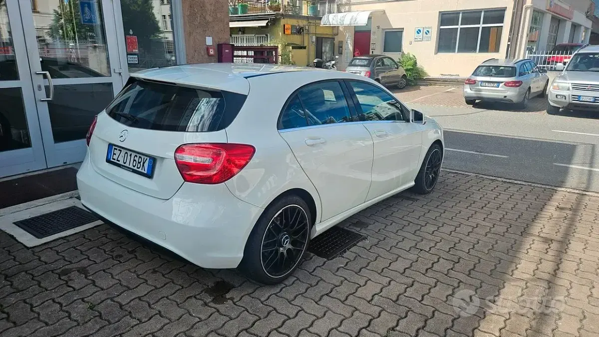 Usata Mercedes A160 AMG 90 CV (66 kW) 2015 Bianco Utilitaria