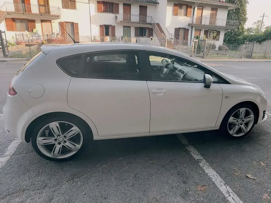 Usata Seat Leon FR 170 CV (125 kW) 2011 Bianco Utilitaria