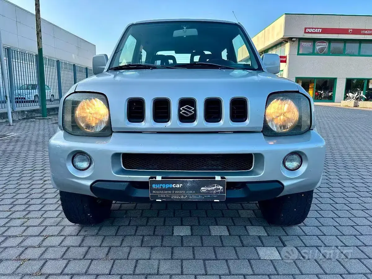 Usata Suzuki Jimny 82 CV (60 kW) 2004 Grigio SUV