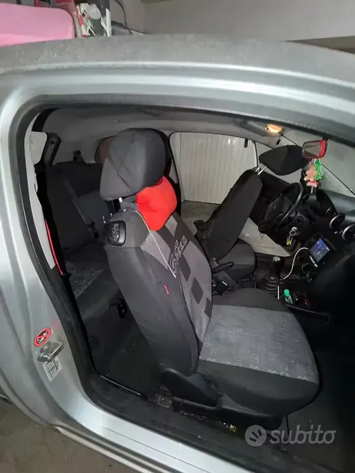 Usata Ford Fiesta 69 CV (50 kW) 2005 Grigio Utilitaria