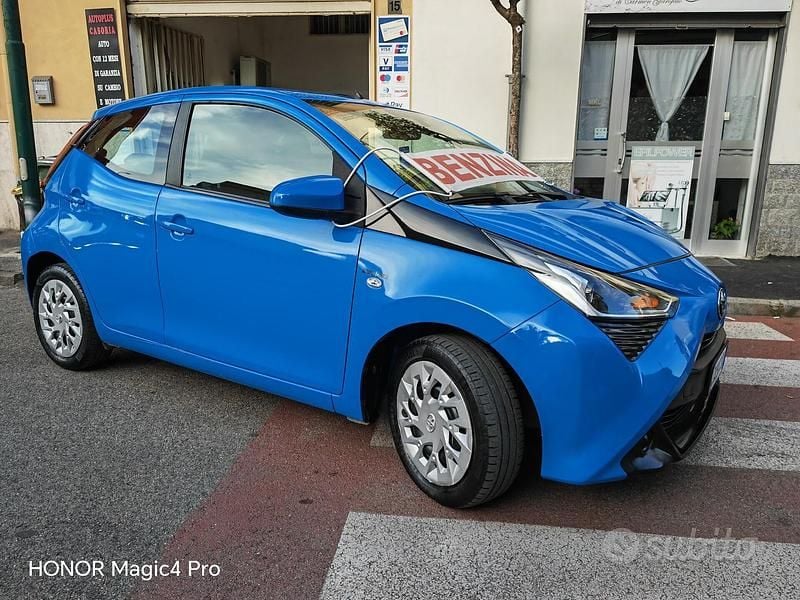 Usata Toyota Aygo X-clusiv 72 CV (52 kW) 2020 Blu Utilitaria