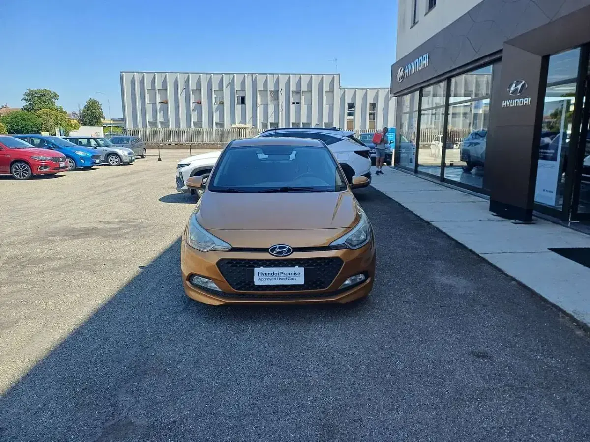 Usata Hyundai i20 Classic 75 CV (55 kW) 2016 Giallo Berlina