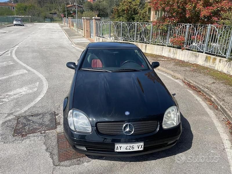 Usata Mercedes SLK200 192 CV (141 kW) 1998 Nero Cabrio