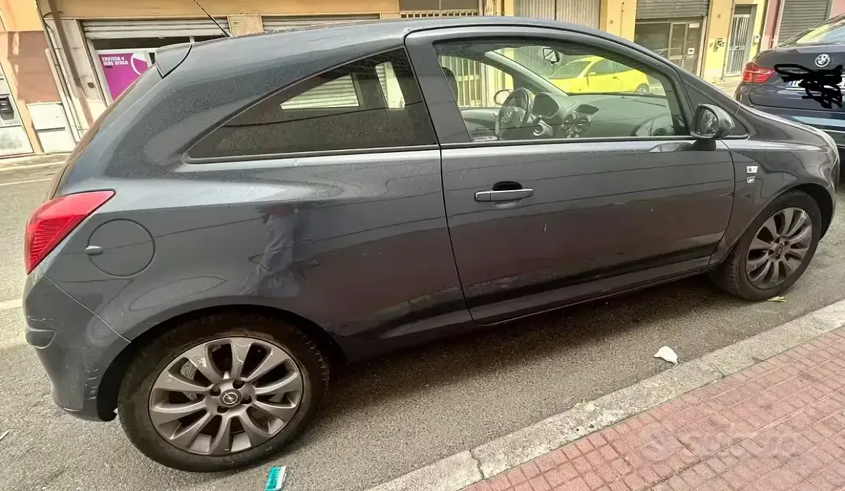 Usata Opel Corsa 85 CV (62 kW) 2010 Bluazzurro Utilitaria