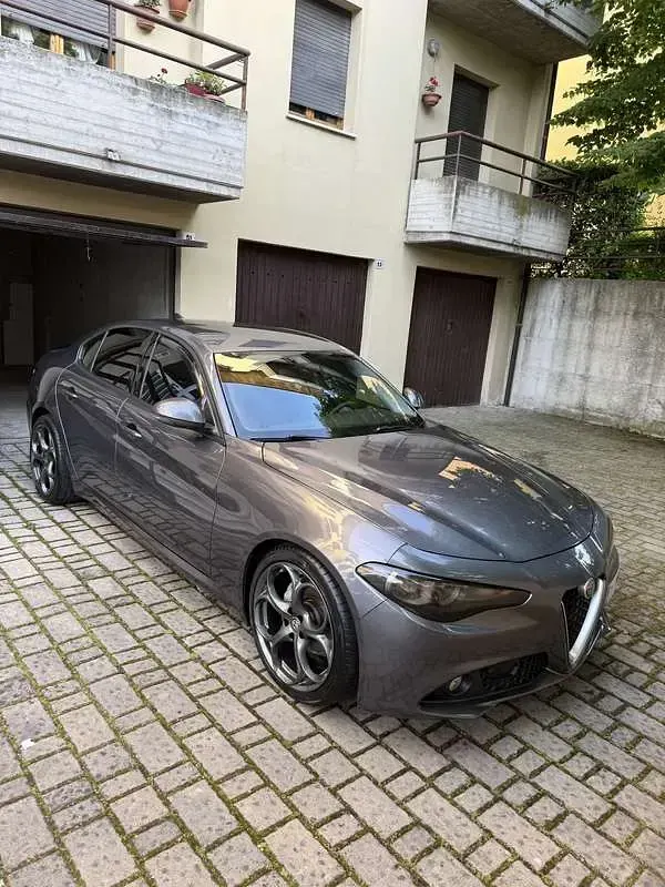 Usata Alfa Romeo Giulia Super 150 CV (110 kW) 2017 Berlina