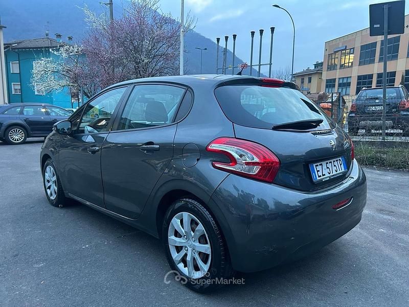 Usata Peugeot 208 Active 68 CV (50 kW) 2015 Grigio Utilitaria