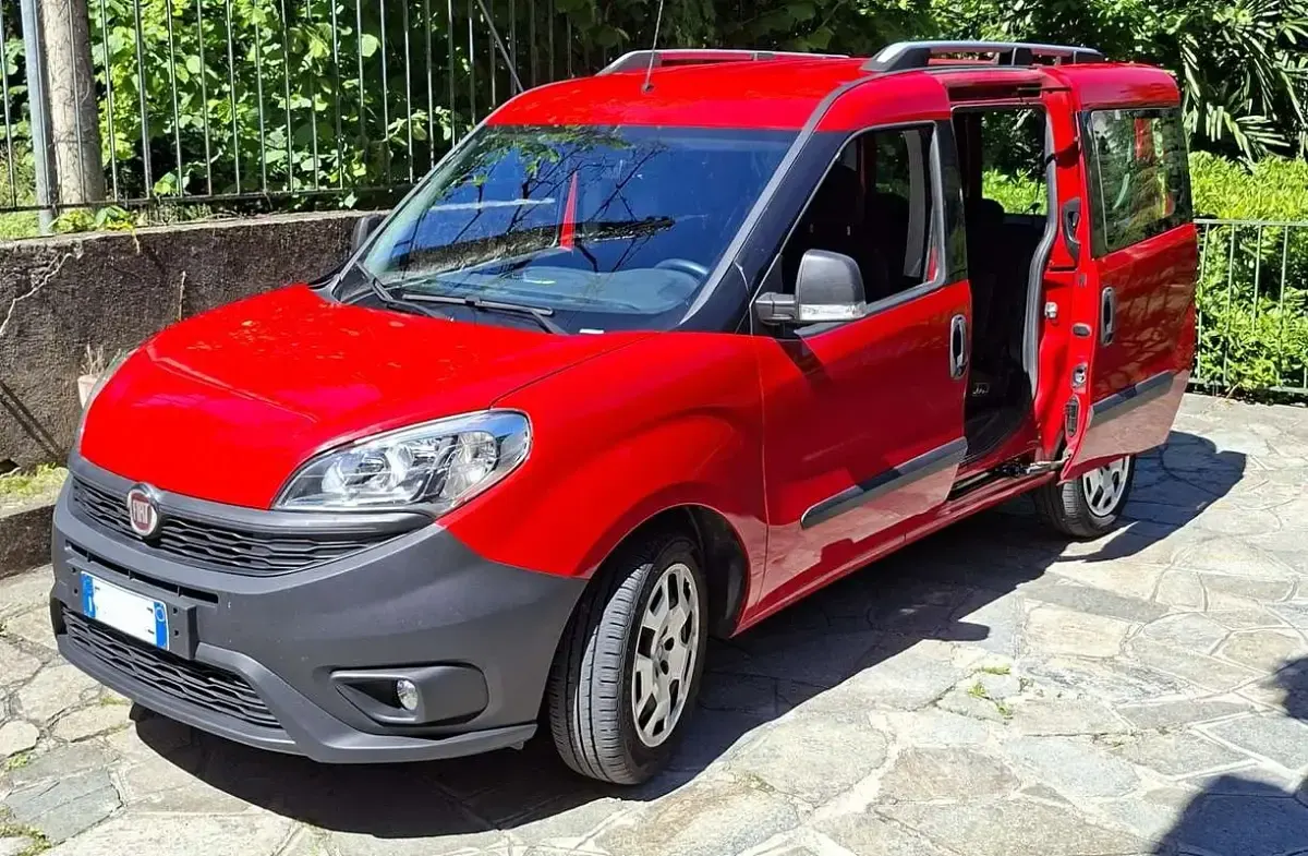 Usata Fiat Doblò Easy 105 CV (77 kW) 2015 Rosso Monovolume