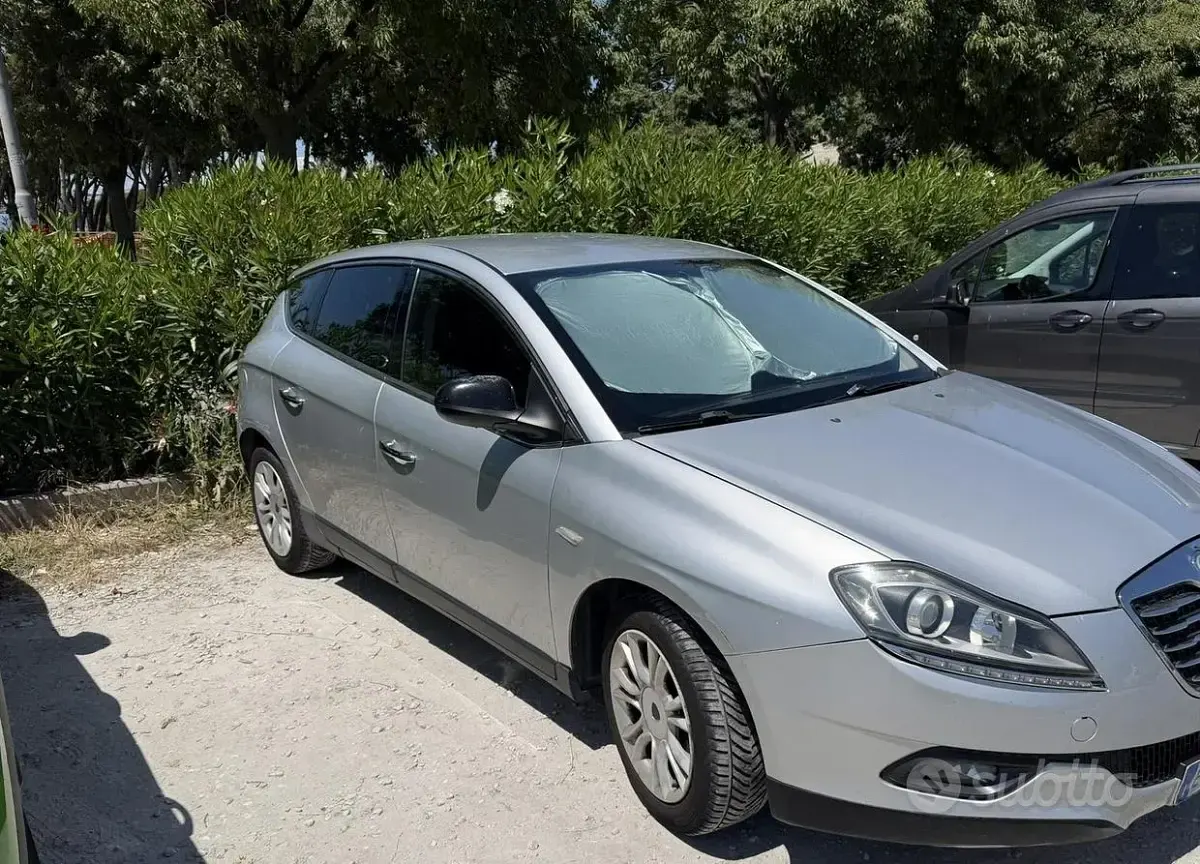 Usata Lancia Delta Gold 120 CV (88 kW) 2012 Utilitaria