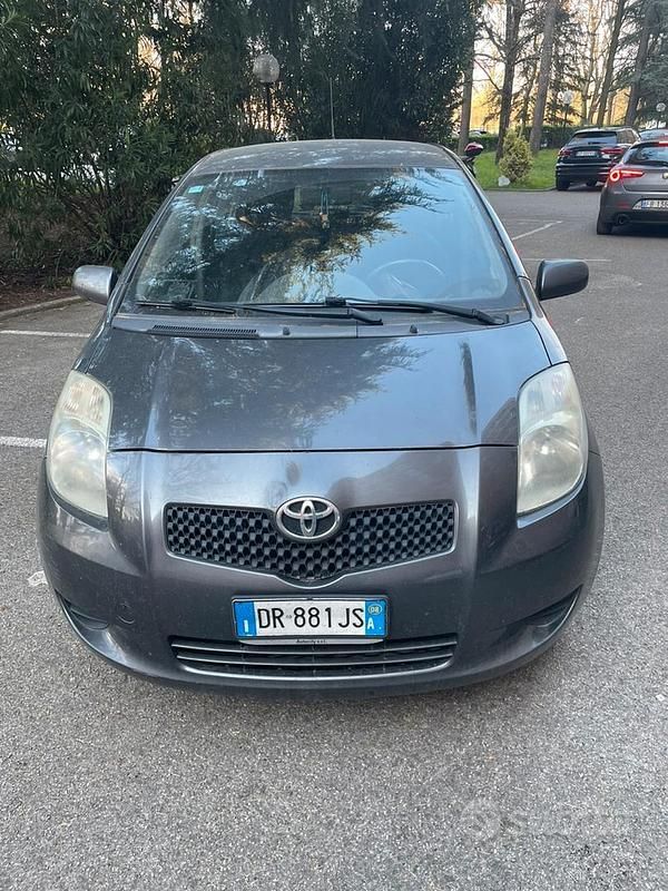 Usata Toyota Yaris 2005 Grigio Berlina