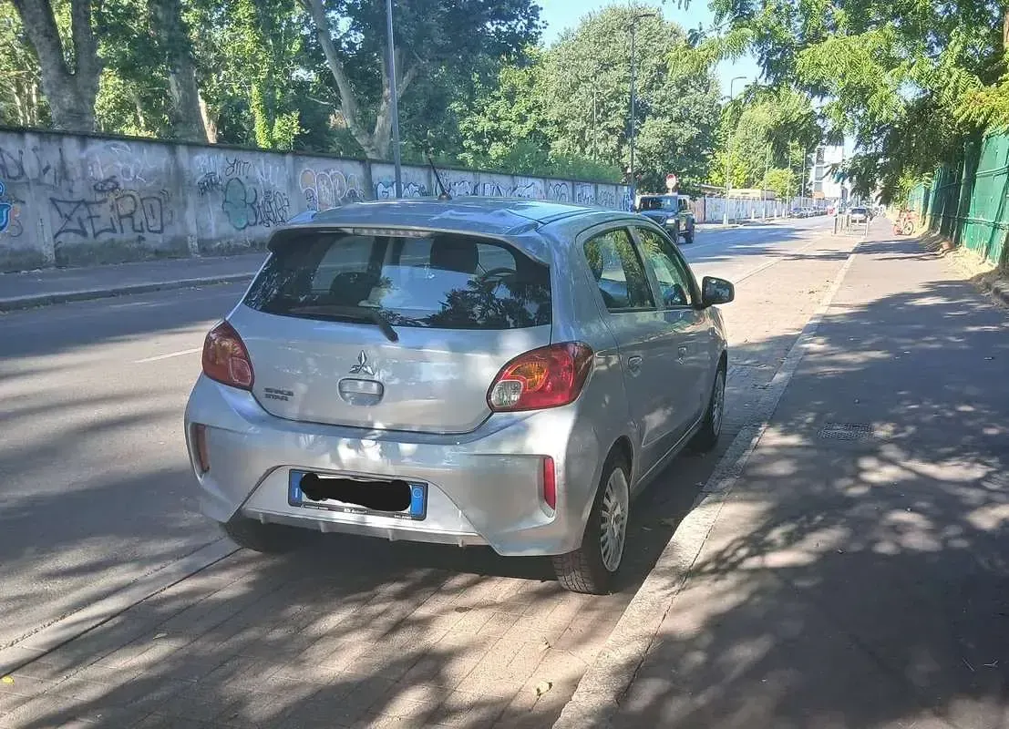 Usata Mitsubishi Space Star 71 CV (52 kW) 2021 Argento Utilitaria