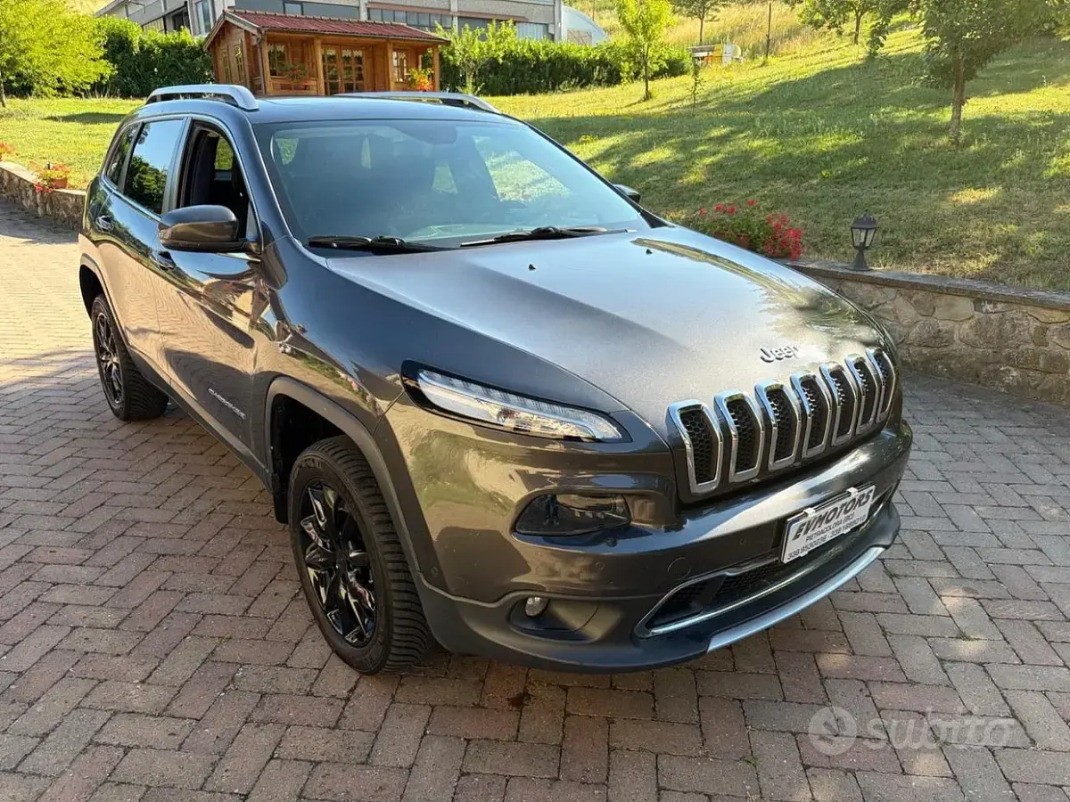 Usata Jeep Cherokee 170 CV (125 kW) 2016 Grigio SUV