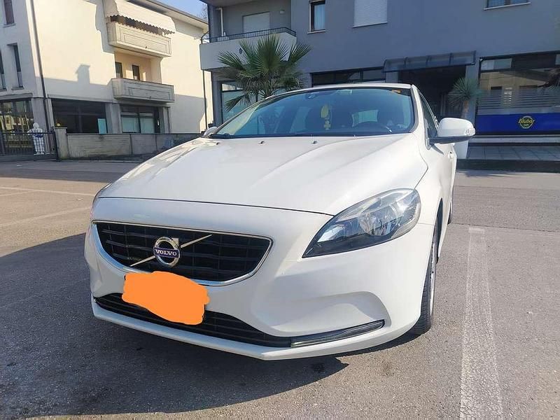 Usata Volvo V40 115 CV (84 kW) 2014 Bianco Berlina