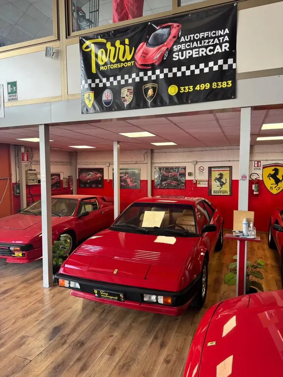 Usata Ferrari Mondial 215 CV (158 kW) 1981 Rosso Coupé
