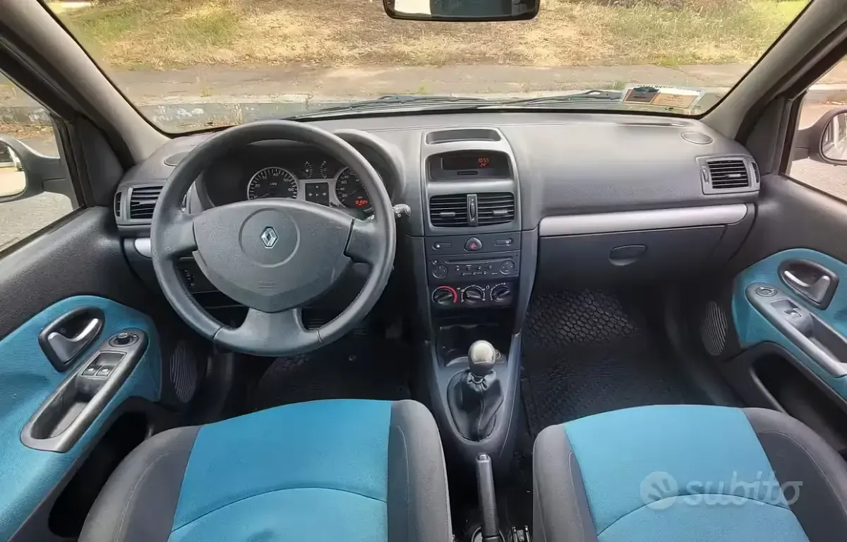 Usata Renault Clio II 75 CV (55 kW) 2003 Grigio Berlina