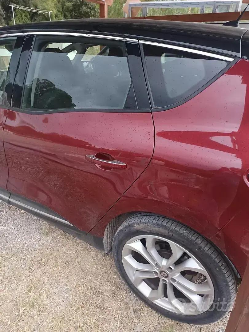Usata Renault Scénic 120 CV (88 kW) 2019 Rosso Monovolume