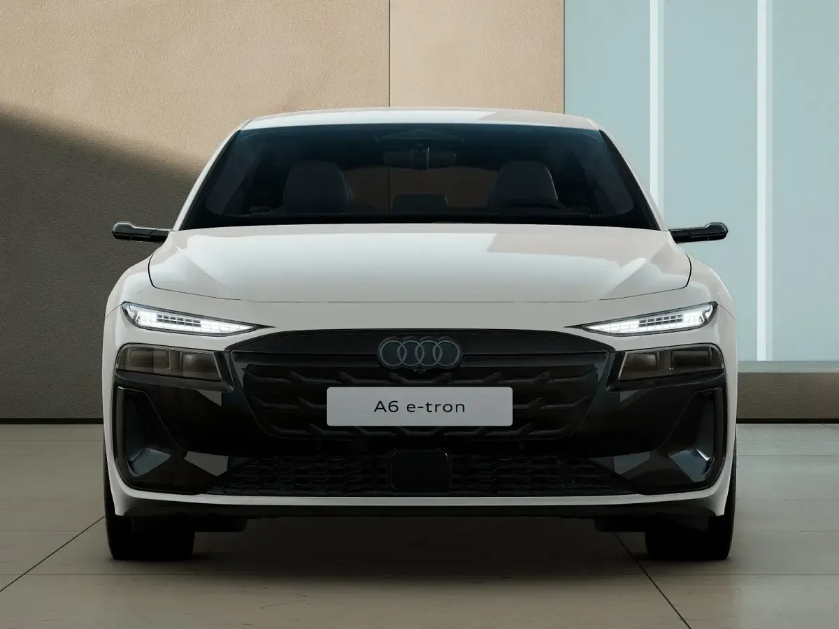 Nuova Audi A6 e-tron S-Line 2026 Beige siam metallizzato Station wagon
