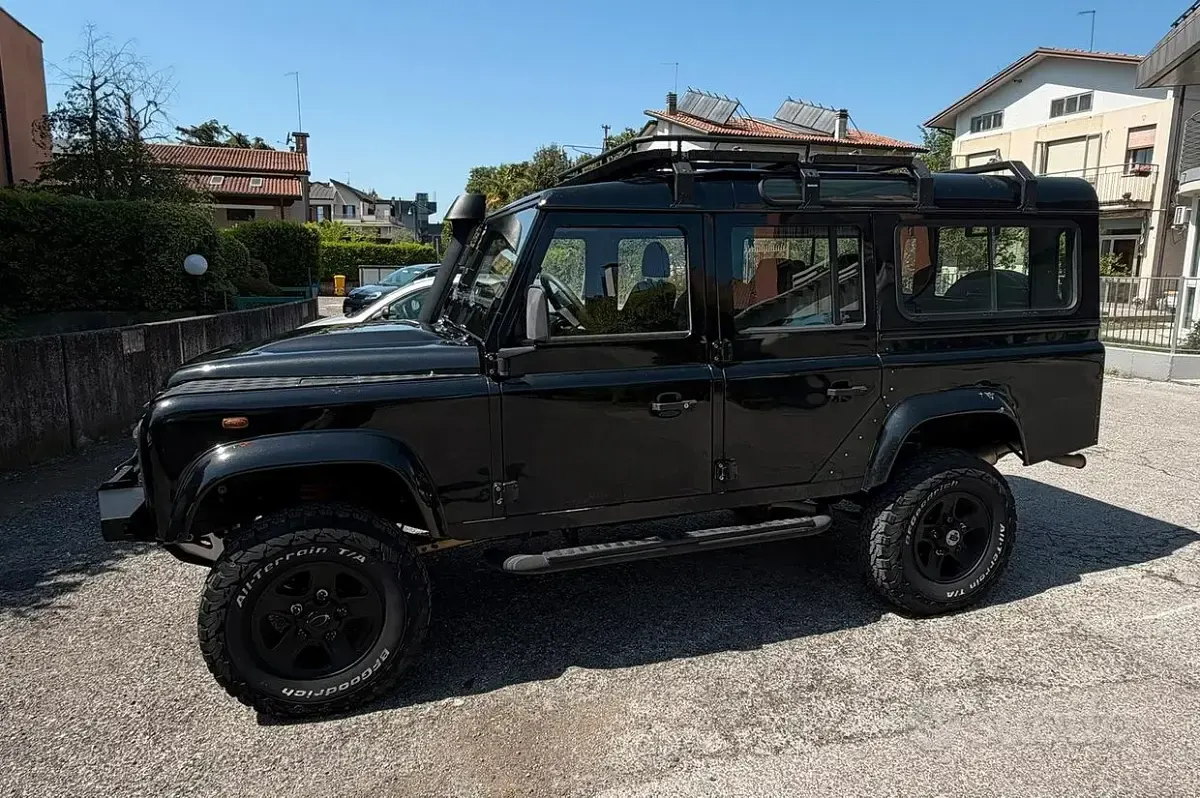 Usata Land Rover Defender 68 CV (50 kW) 2009 Nero SUV