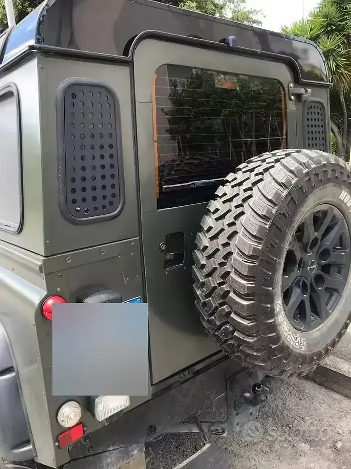 Usata Land Rover Defender 122 CV (89 kW) 1999 Station wagon