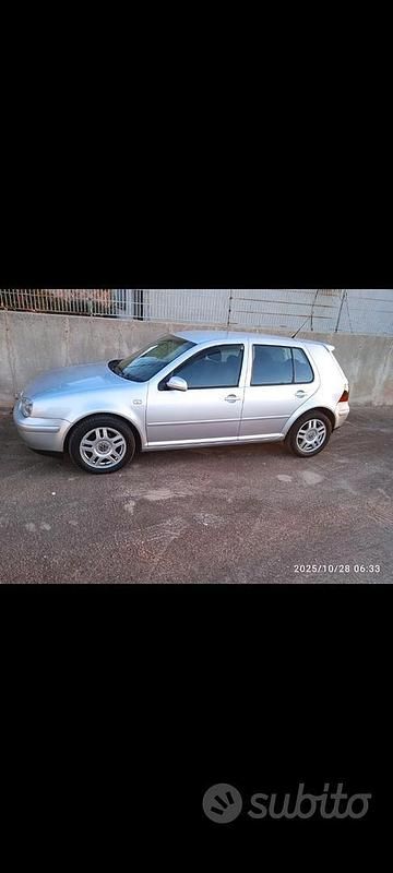 Usata VW Golf IV 101 CV (74 kW) 2002 Grigio Utilitaria