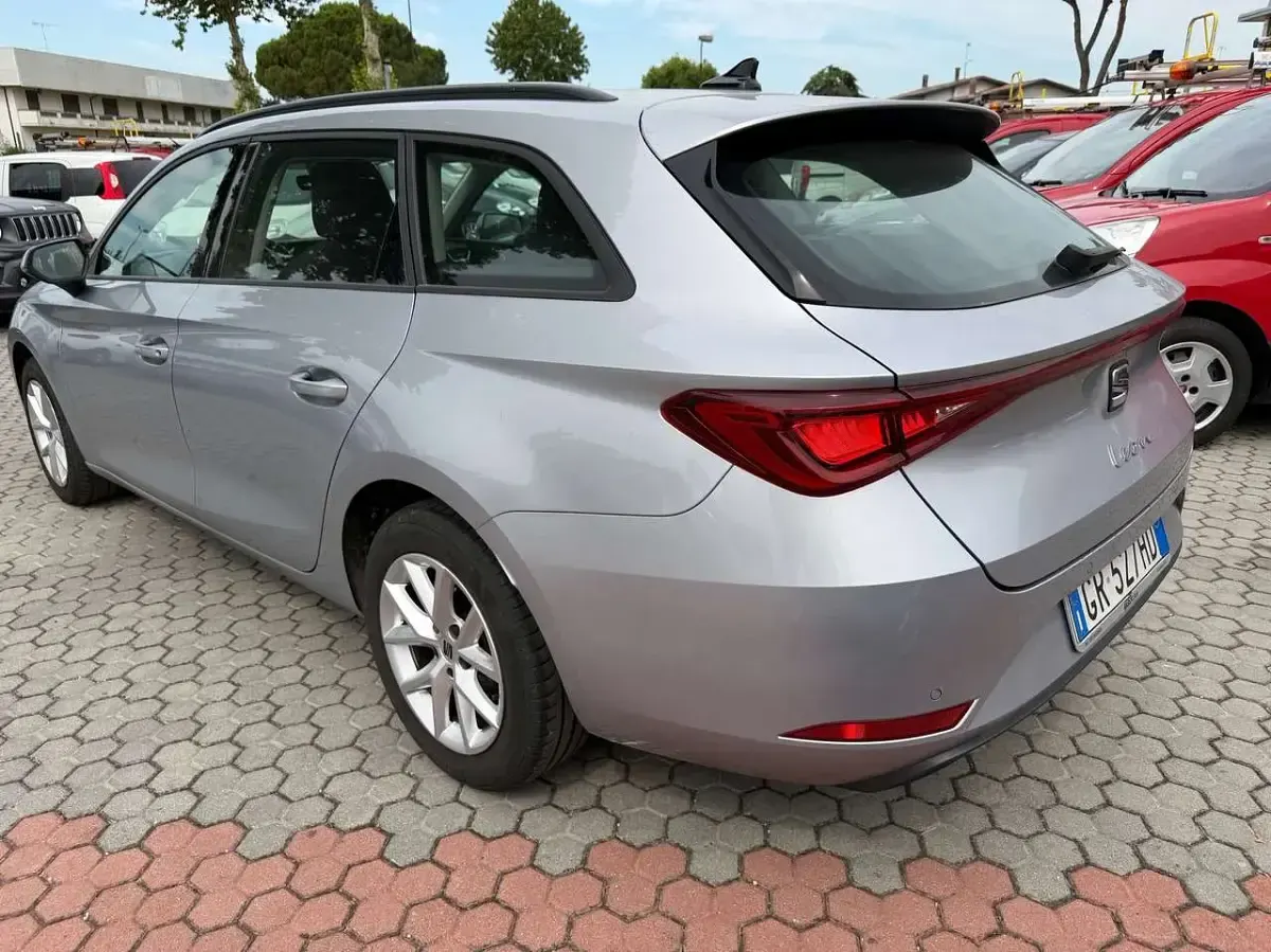 Usata Seat Leon Business 150 CV (110 kW) 2023 Argento Station wagon