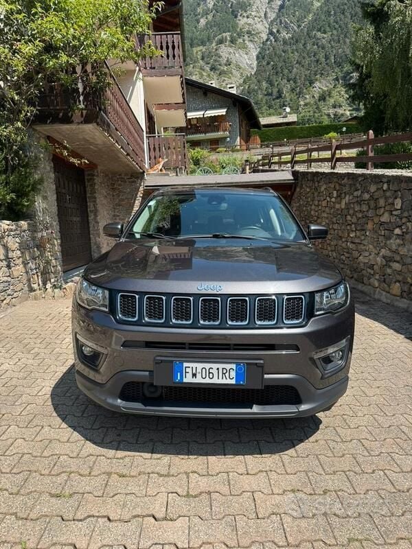 Grigio Usata 2019 Jeep Compass SUV | 18.000 € (Buon prezzo) - Immagine 1/4