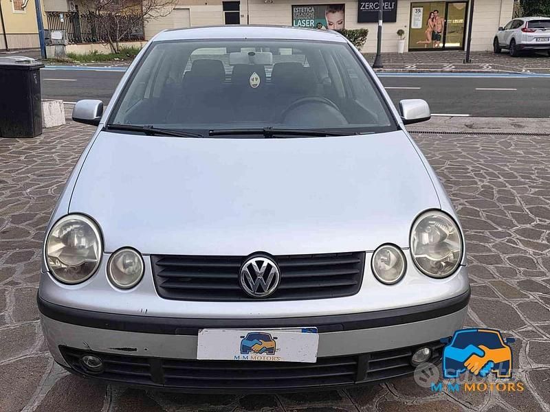 Usata VW Polo Comfortline 74 CV (54 kW) 2003 Grigio Berlina