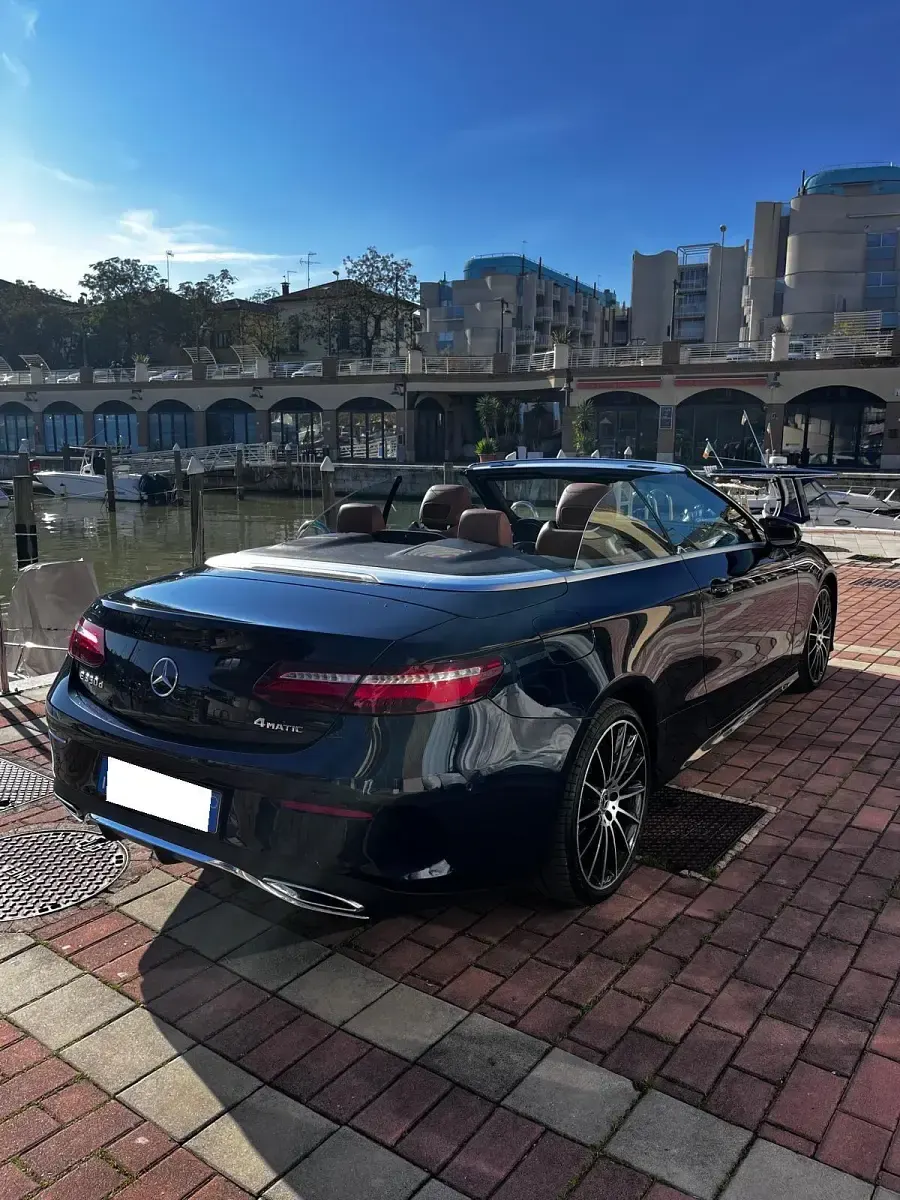 Usata Mercedes E350 258 CV (189 kW) 2018 Blu Cabrio