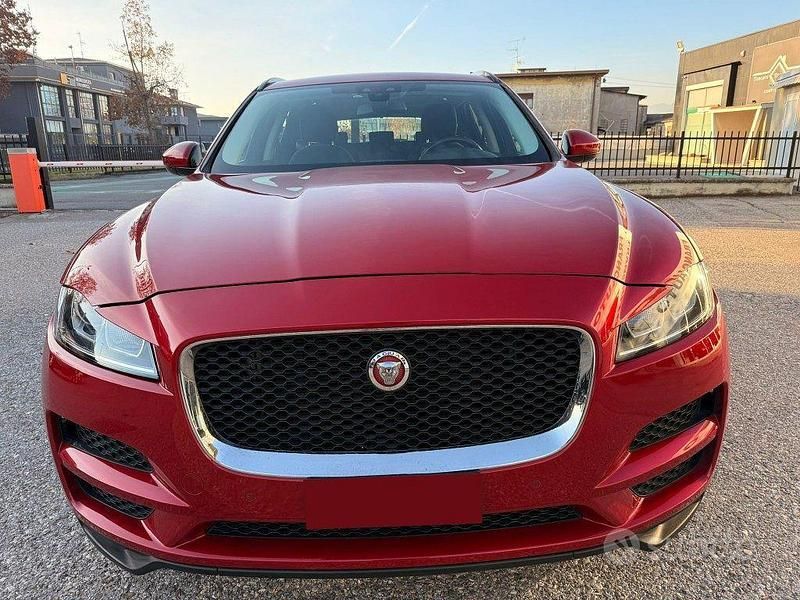 Begagnad Jaguar F-Pace Portfolio 180 HK (132 kW) 2018 Röd SUV