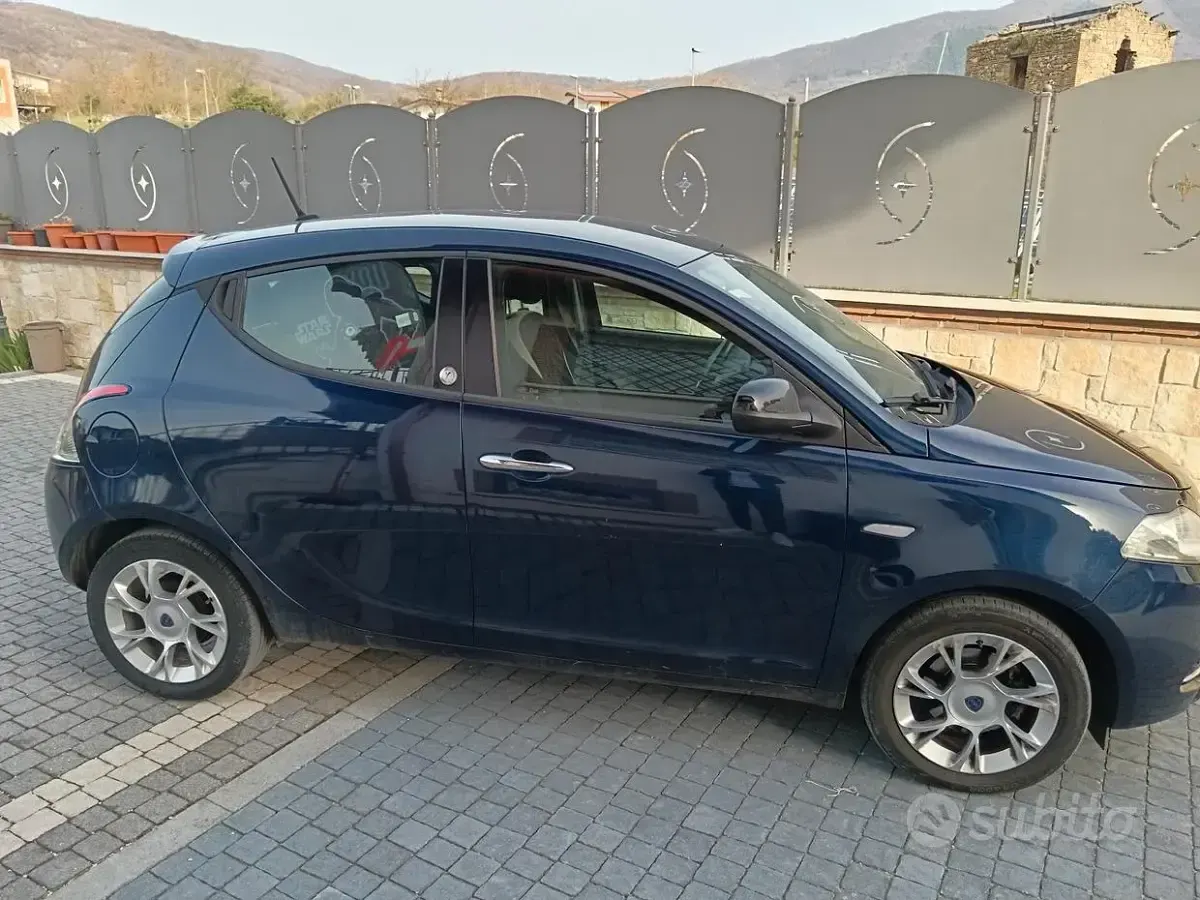 Usata Lancia Ypsilon 95 CV (69 kW) 2016 Blu Utilitaria