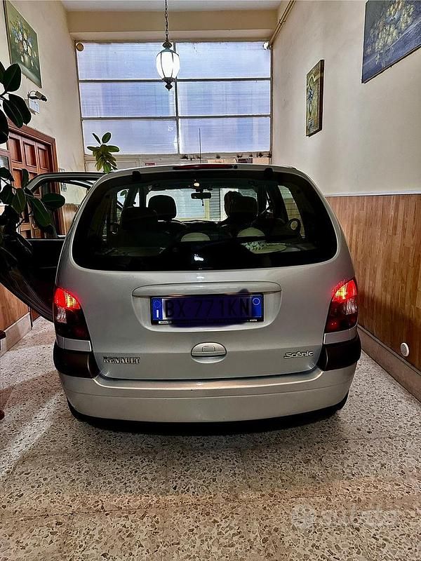 Usata Renault Scénic 105 CV (77 kW) 2002 Grigio Monovolume