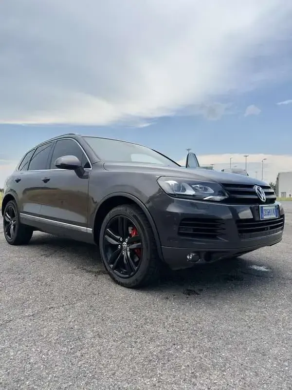 Usata VW Touareg 245 CV (180 kW) 2011 Grigio SUV