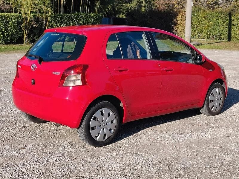 Usata Toyota Yaris 2008 Rosso Utilitaria