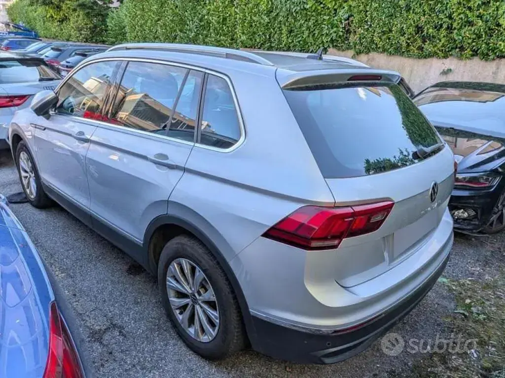 Usata VW Tiguan Life 122 CV (89 kW) 2021 Argento SUV