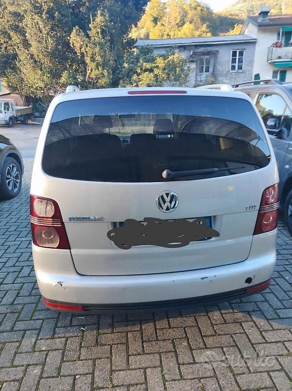 Usata VW Touran 105 CV (77 kW) 2009 Grigio Monovolume