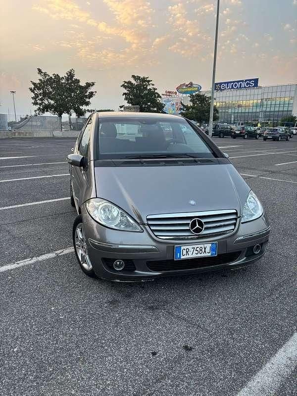 Usata Mercedes A180 Elegance 109 CV (80 kW) 2004 Grigio Monovolume