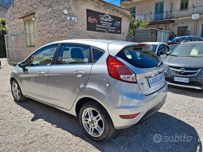 Usata Ford Fiesta Titanium 75 CV (55 kW) 2013 Grigio Utilitaria