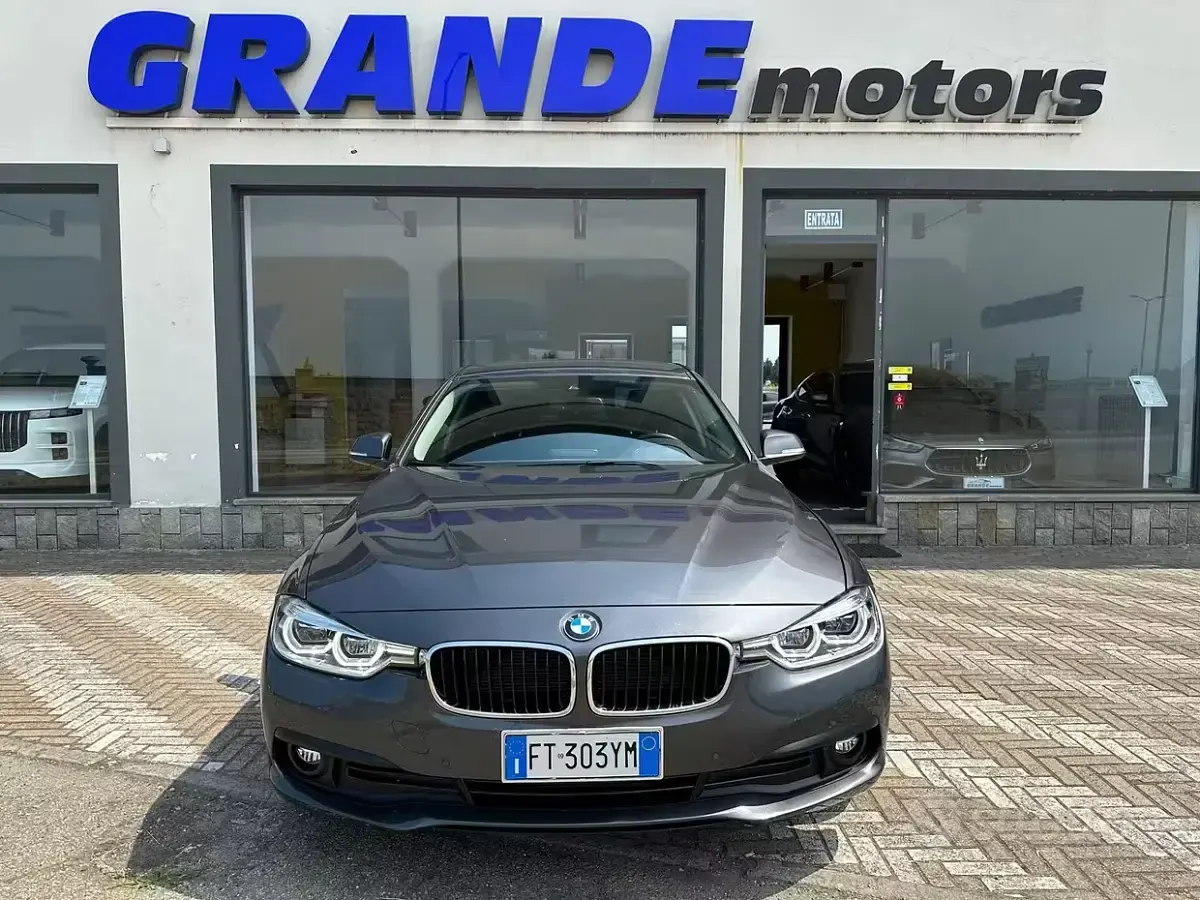 Usata BMW 318 Sport Line 150 CV (110 kW) 2018 Nero Berlina