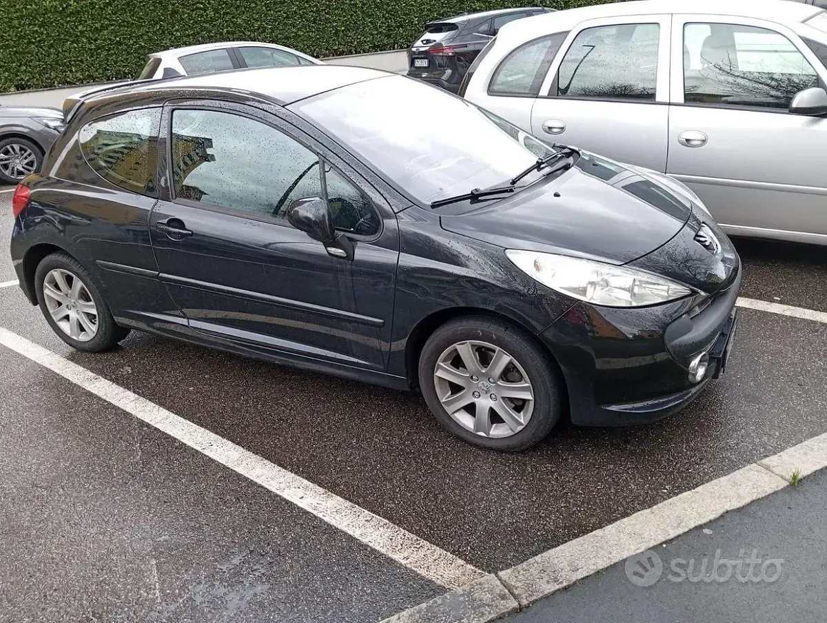 Käytetty Peugeot 207 2008 Coupe - kaksiovinen