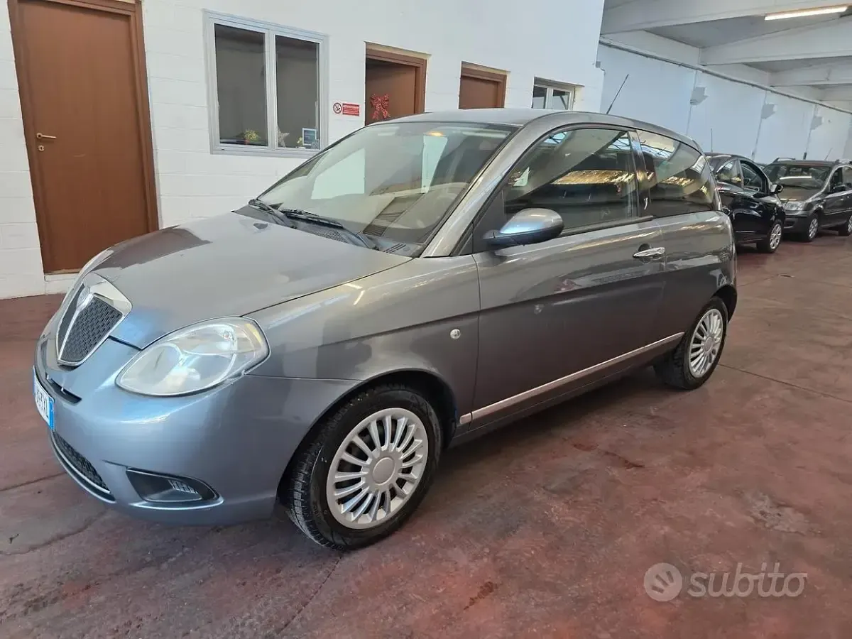 Usata Lancia Ypsilon 60 CV (44 kW) 2007 Grigio Utilitaria