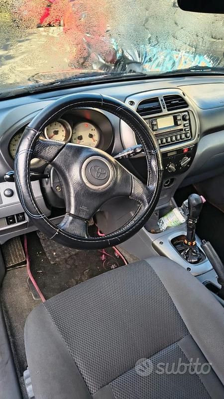 Usata Toyota RAV4 Sol 116 CV (85 kW) 2001 Blu Station wagon