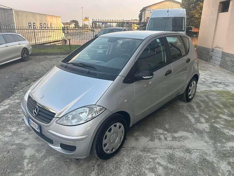 Argento Usata 2006 Mercedes A170 Classic Tre volumi | 3000 € (Buon prezzo) - Immagine 1/4