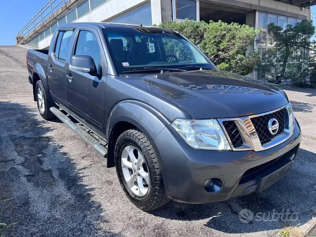 Usata Nissan Navara 190 CV (139 kW) 2015 Grigio Pick-up