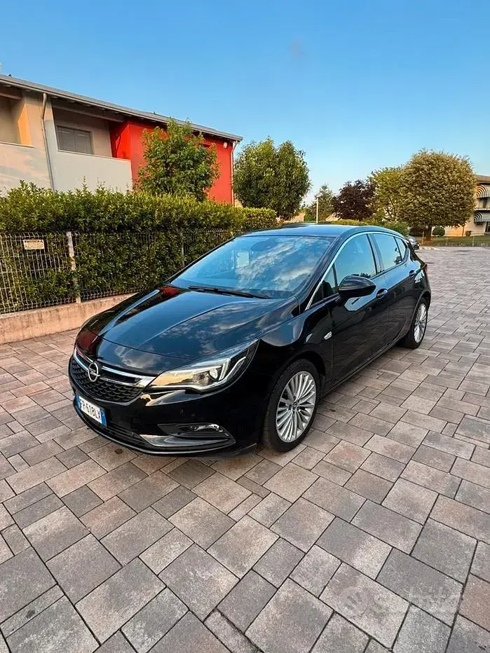 Usata Opel Astra 110 CV (80 kW) 2018 Nero Berlina