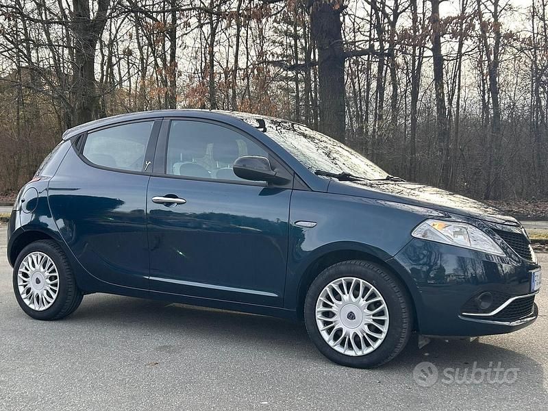 Usata Lancia Ypsilon Platinum 69 CV (50 kW) 2016 Blu Utilitaria