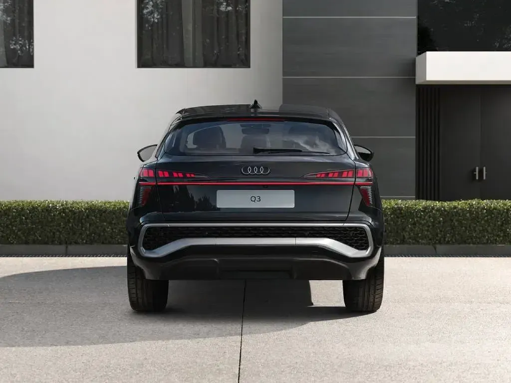 Nuova Audi Q3 Sportback S-Line 272 CV (200 kW) 2026 Nero mito metallizzato SUV
