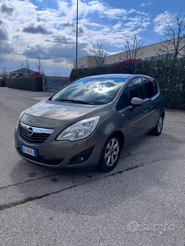 Usata Opel Meriva 95 CV (69 kW) 2011 Grigio Monovolume